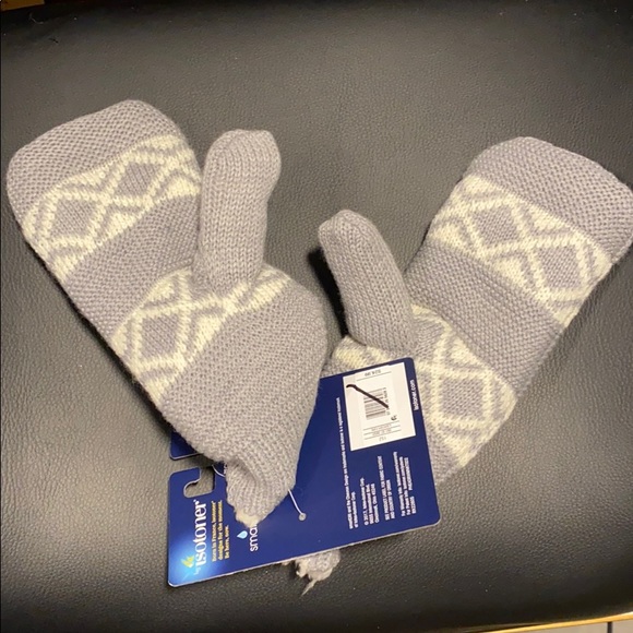 New isotoner fleece lined gray mittens - Picture 3 of 5